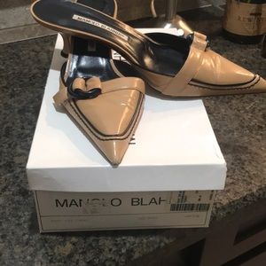 Manolo Blahnik nude kitten heels